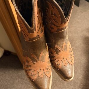 Rollda Butterfly Women's size 6 Boots